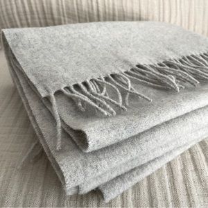 Aritzia Wilfred Classic Wool Scarf | Heather Light Grey
